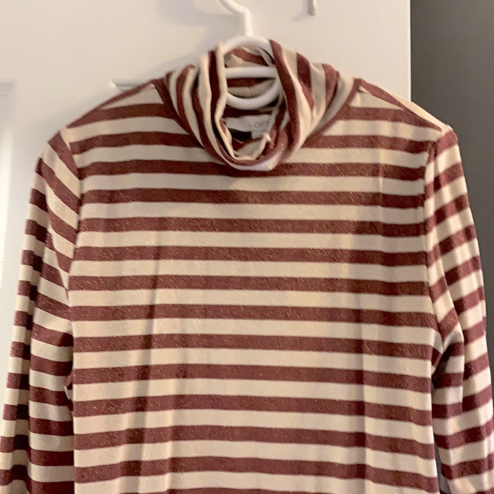 Loft L Turtleneck NWT